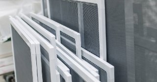 Москитные сетки на пластиковые окна Севастополь купить по цене от 942 руб.